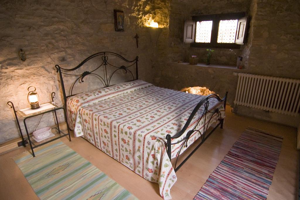 Santa Teresa Apartment Erice Room photo